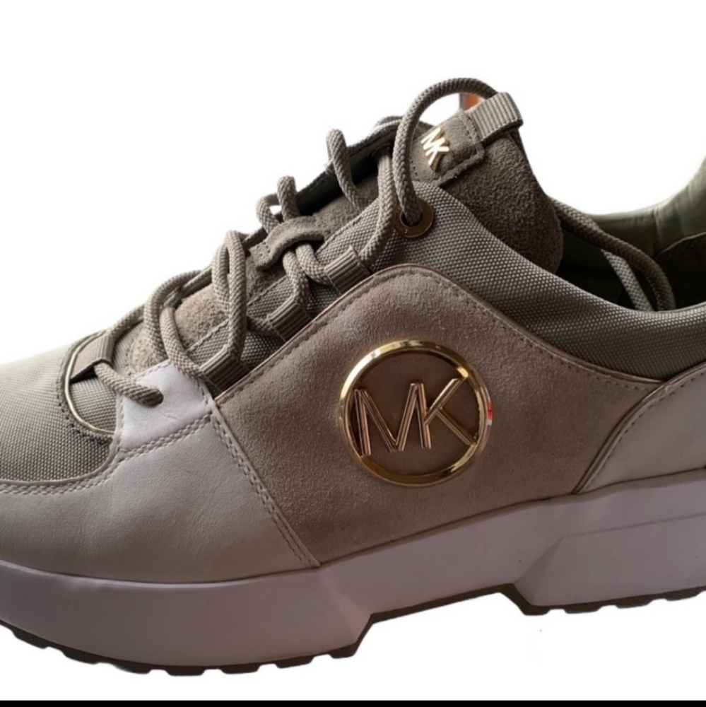 Trying to find Sneakers MK 9.5 10 baish green color
